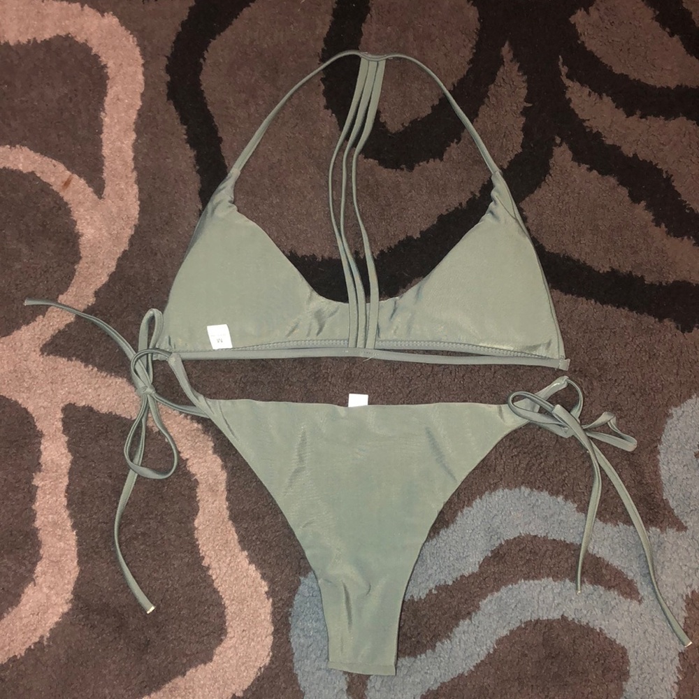 Bikini - Picture 3 of 3